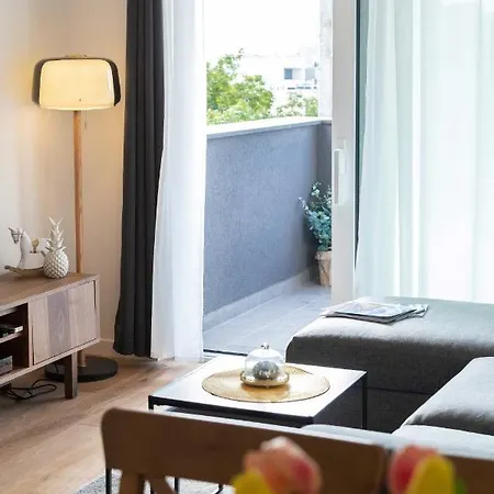 Design 2bdr With Balcony- Free Parking Zagreb